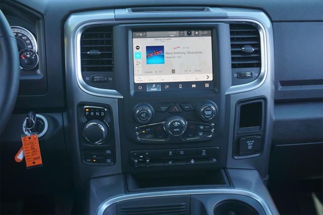 2024 RAM Ram 1500 Classic RAM 1500 CLASSIC WARLOCK QUAD CAB 4X4 64 BOX