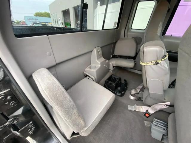 2001 Mazda 4000 SE