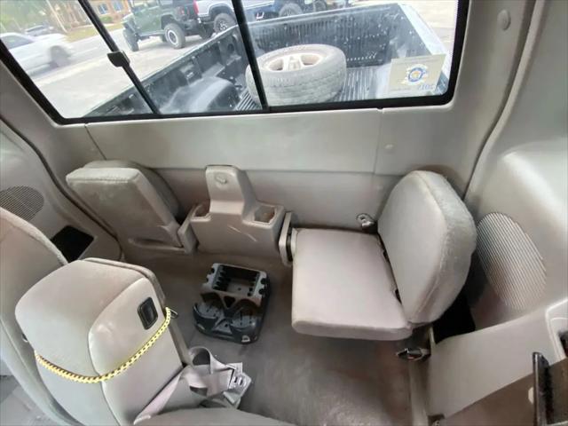 2001 Mazda 4000 SE
