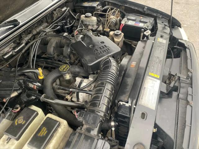 2001 Mazda 4000 SE