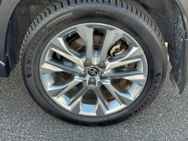 2024 Toyota Highlander Limited - Photo 8