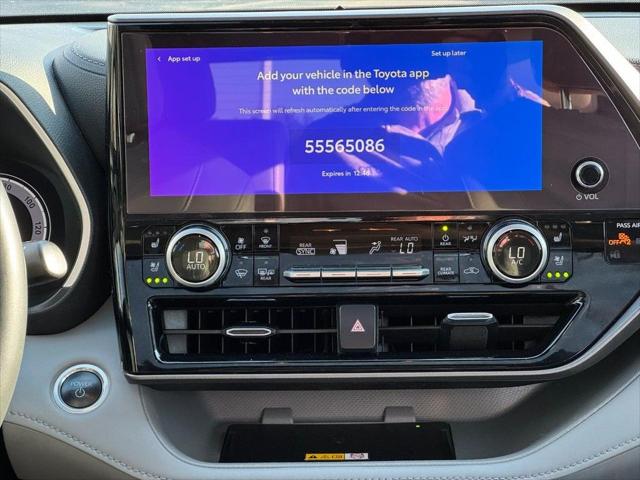2024 Toyota Highlander Limited - Photo 17