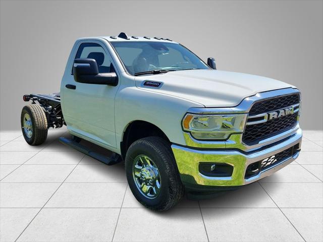 2024 RAM Ram 3500 Chassis Cab RAM 3500 TRADESMAN CHASSIS REGULAR CAB 4X4 60 CA