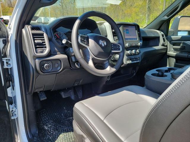 2024 Ram 3500 Chassis Cab Tradesman/SLT