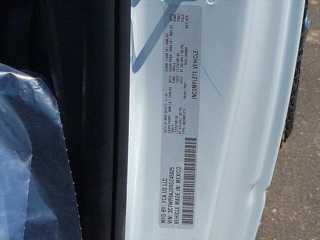 2024 Ram 3500 Chassis Cab Tradesman/SLT