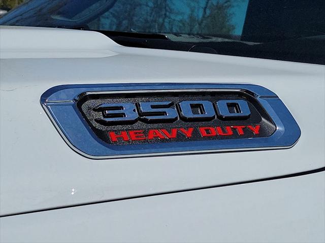 2024 Ram 3500 Chassis Cab Tradesman/SLT