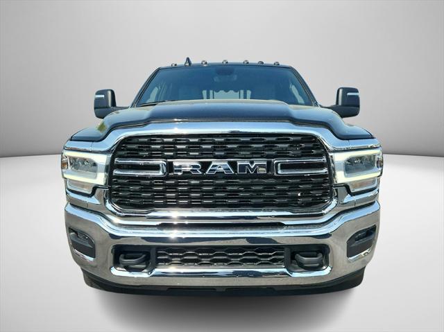 2024 RAM Ram 3500 Chassis Cab RAM 3500 SLT CREW CAB CHASSIS 4X4 60 CA