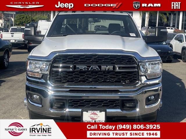 2024 RAM Ram 3500 Chassis Cab RAM 3500 TRADESMAN CHASSIS REGULAR CAB 4X2 84 CA 2024 RAM Ram 3500 Chassis Cab RAM 3500 TRADESMAN CHASSIS REGULAR CAB 4X2 84 CA