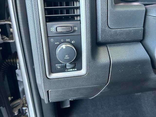2024 RAM Ram 1500 Classic RAM 1500 CLASSIC TRADESMAN CREW CAB 4X2 57 BOX