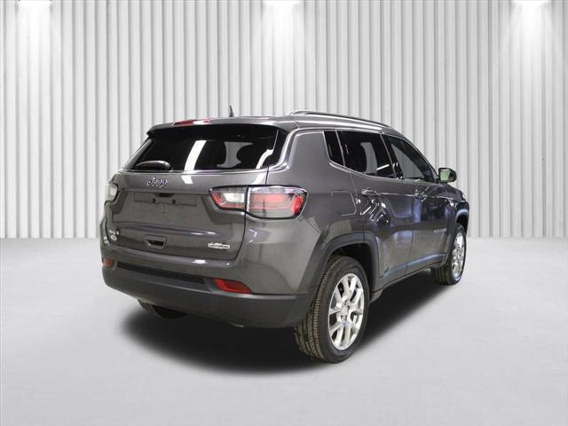 2024 Jeep Compass COMPASS LATITUDE LUX 4X4