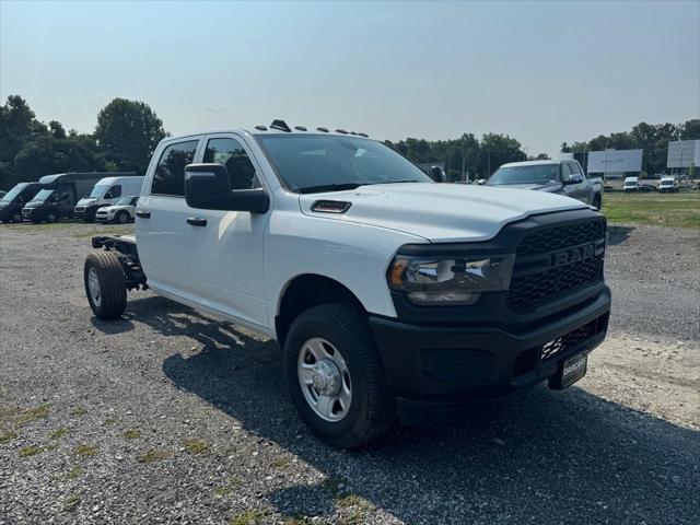 2024 RAM Ram 3500 Chassis Cab RAM 3500 TRADESMAN CREW CAB CHASSIS 4X4 60 CA