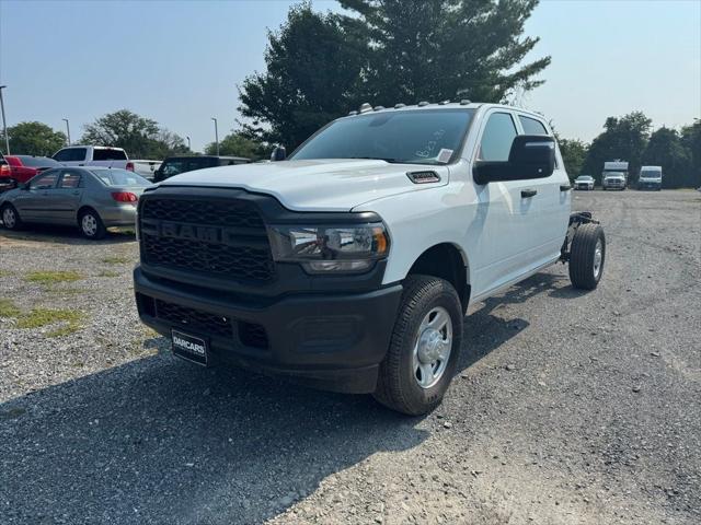 2024 RAM Ram 3500 Chassis Cab RAM 3500 TRADESMAN CREW CAB CHASSIS 4X4 60 CA
