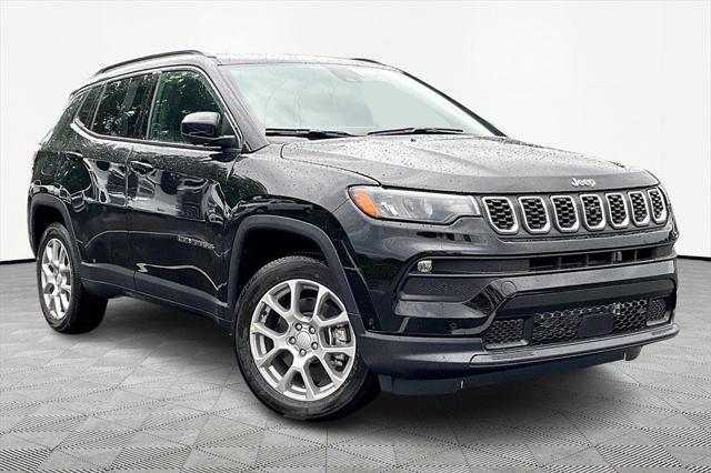 2024 Jeep Compass COMPASS LATITUDE LUX 4X4