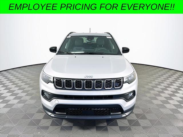 2024 Jeep Compass COMPASS LATITUDE 4X4