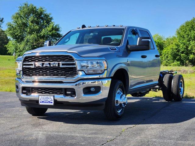 2024 RAM Ram 3500 Chassis Cab RAM 3500 TRADESMAN CREW CAB CHASSIS 4X4 60 CA