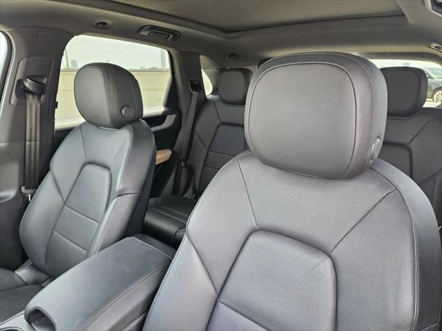 2024 Porsche Cayenne Standard