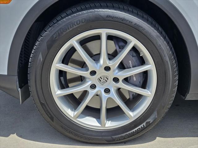 2024 Porsche Cayenne Standard