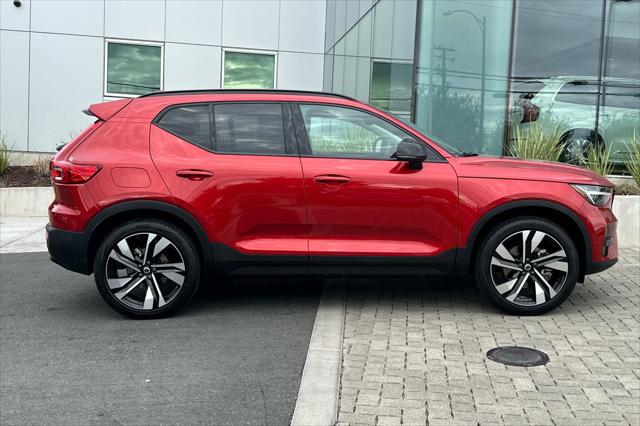 2024 Volvo XC40 B5 Ultimate Dark Theme