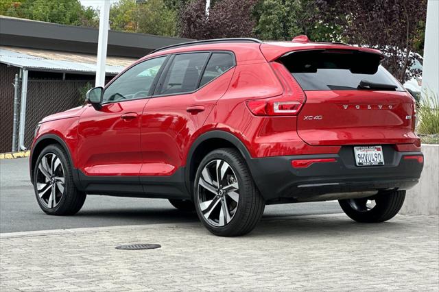 2024 Volvo XC40 B5 Ultimate Dark Theme