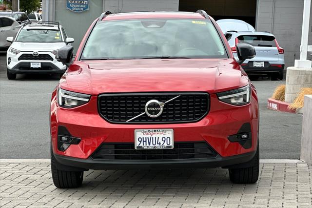 2024 Volvo XC40 B5 Ultimate Dark Theme