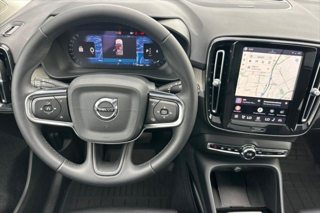 2024 Volvo XC40 B5 Ultimate Dark Theme