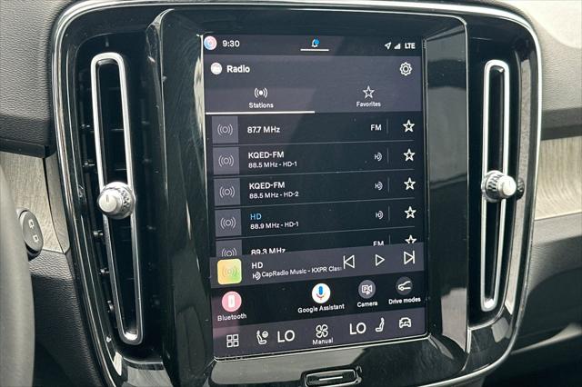 2024 Volvo XC40 B5 Ultimate Dark Theme