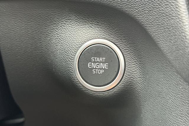 2024 Volvo XC40 B5 Ultimate Dark Theme