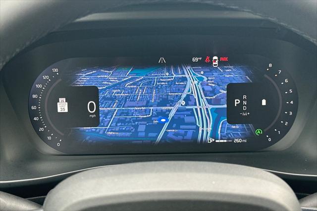 2024 Volvo XC40 B5 Ultimate Dark Theme