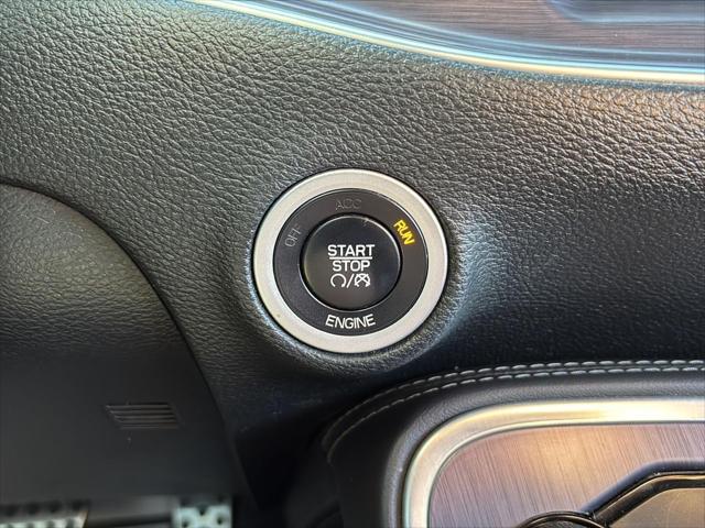 2015 Dodge Challenger R/T Shaker