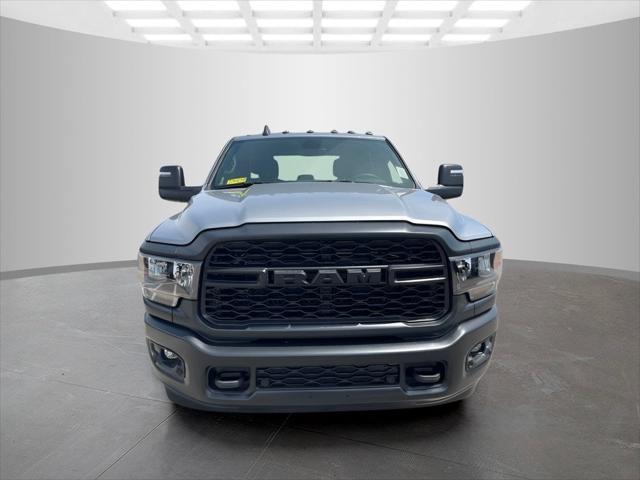 2024 RAM Ram 3500 Chassis Cab RAM 3500 TRADESMAN CREW CAB CHASSIS 4X4 60 CA 2024 RAM Ram 3500 Chassis Cab RAM 3500 TRADESMAN CREW CAB CHASSIS 4X4 60 CA