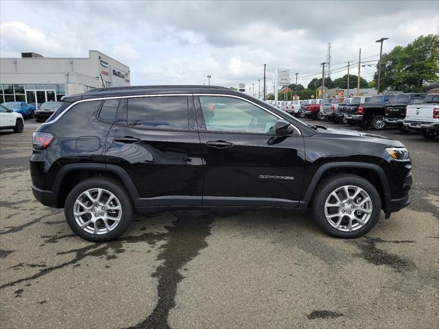 2024 Jeep Compass COMPASS LATITUDE LUX 4X4