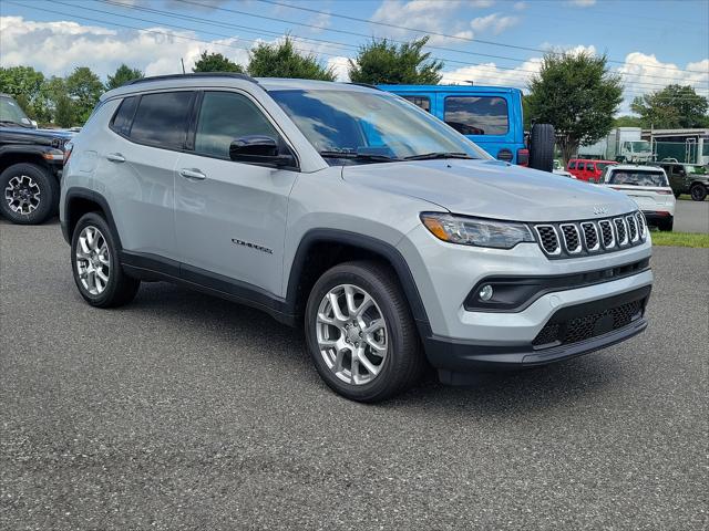 2024 Jeep Compass COMPASS LATITUDE LUX 4X4