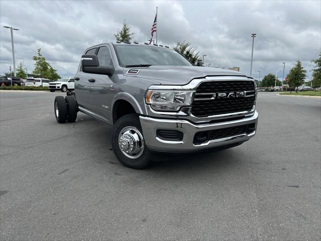 2024 RAM Ram 3500 Chassis Cab RAM 3500 SLT CREW CAB CHASSIS 4X4 60 CA