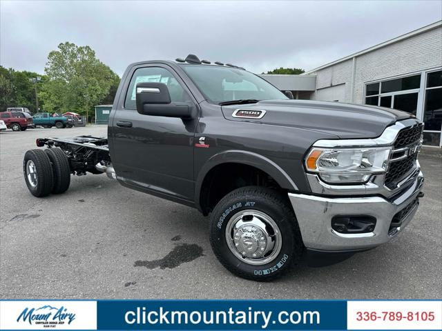 2024 RAM Ram 3500 Chassis Cab RAM 3500 TRADESMAN CHASSIS REGULAR CAB 4X4 84 CA