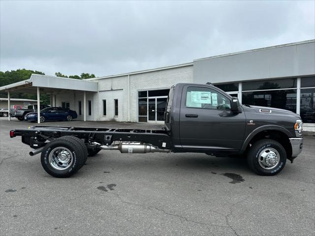 2024 RAM Ram 3500 Chassis Cab RAM 3500 TRADESMAN CHASSIS REGULAR CAB 4X4 84 CA