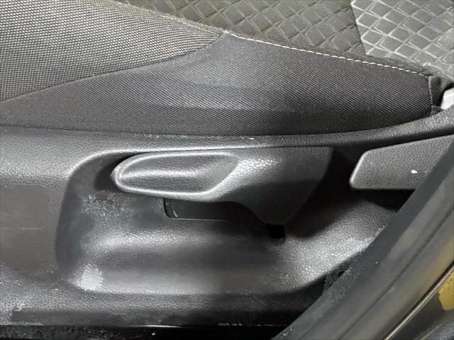 2021 Toyota C-HR LE [13]