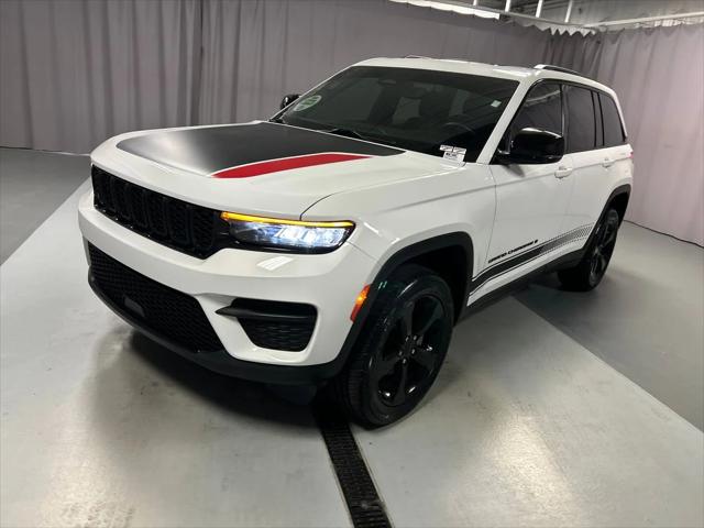 2022 Jeep Grand Cherokee Altitude 4x4 2022 Jeep Grand Cherokee Altitude 4x4