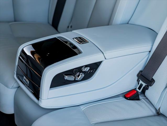 2023 Rolls-Royce Phantom Base