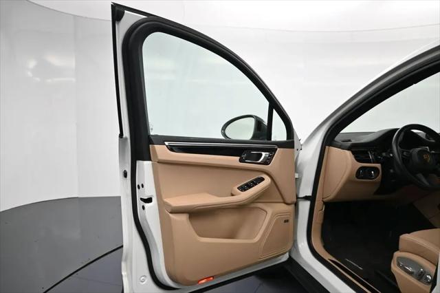 2024 Porsche Macan T