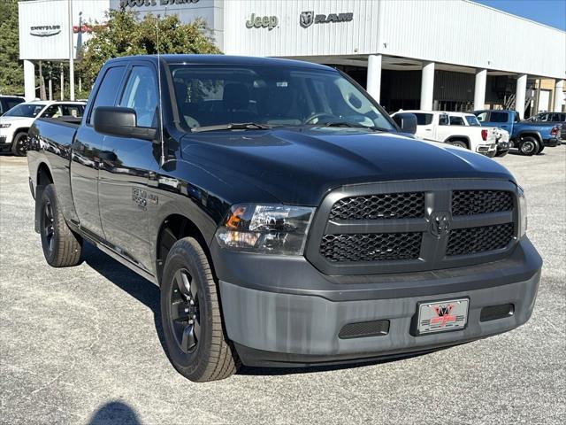 2024 RAM Ram 1500 Classic RAM 1500 CLASSIC TRADESMAN QUAD CAB 4X4 64 BOX