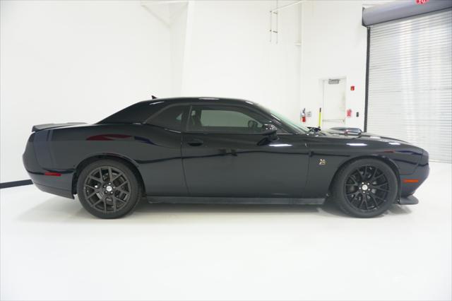 2016 Dodge Challenger 392 Hemi Scat Pack Shaker