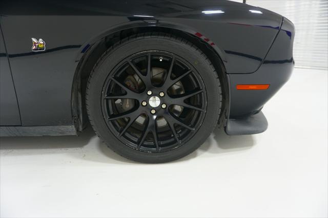 2016 Dodge Challenger 392 Hemi Scat Pack Shaker