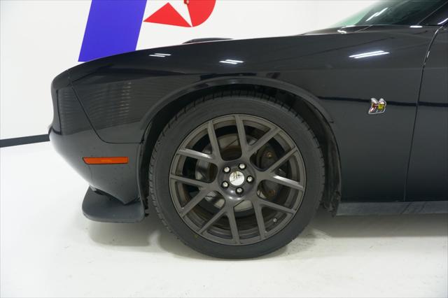 2016 Dodge Challenger 392 Hemi Scat Pack Shaker