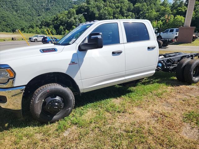 2024 RAM Ram 3500 Chassis Cab RAM 3500 TRADESMAN CREW CAB CHASSIS 4X4 60 CA