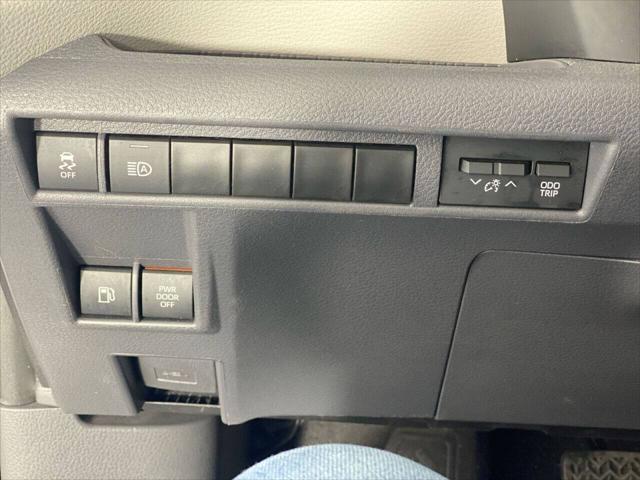 2023 Toyota Sienna LE