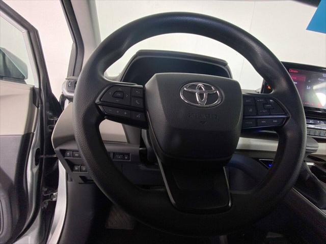 2023 Toyota Sienna LE