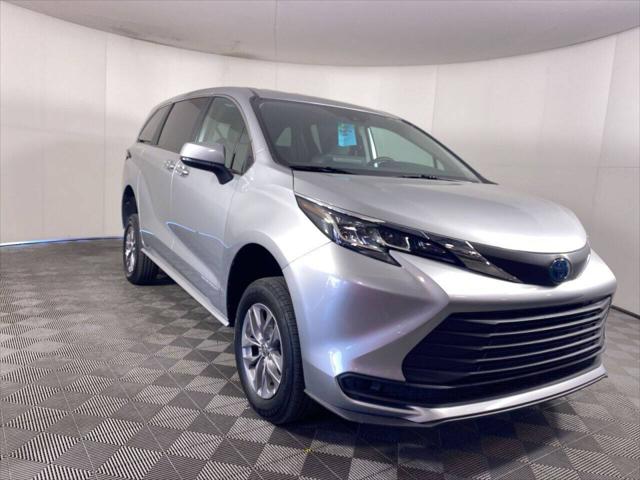 2023 Toyota Sienna LE