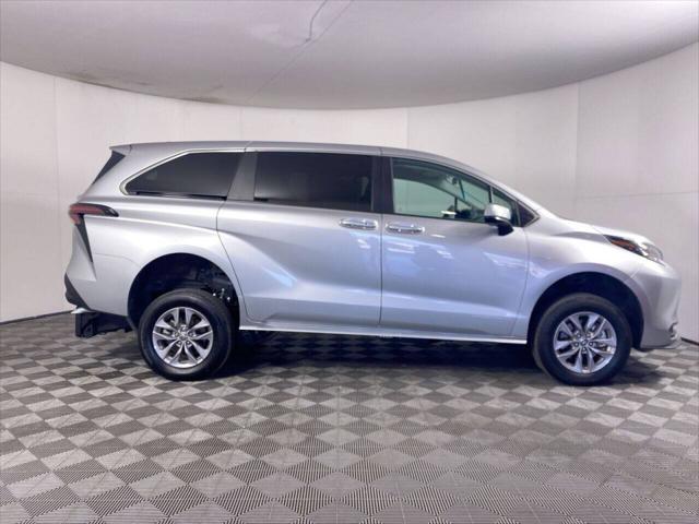 2023 Toyota Sienna LE