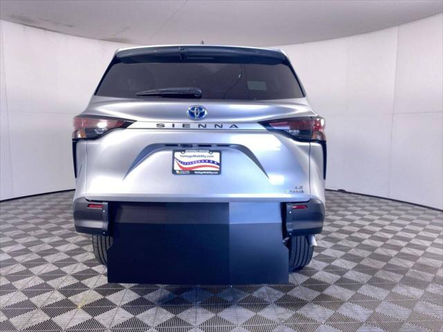 2023 Toyota Sienna LE