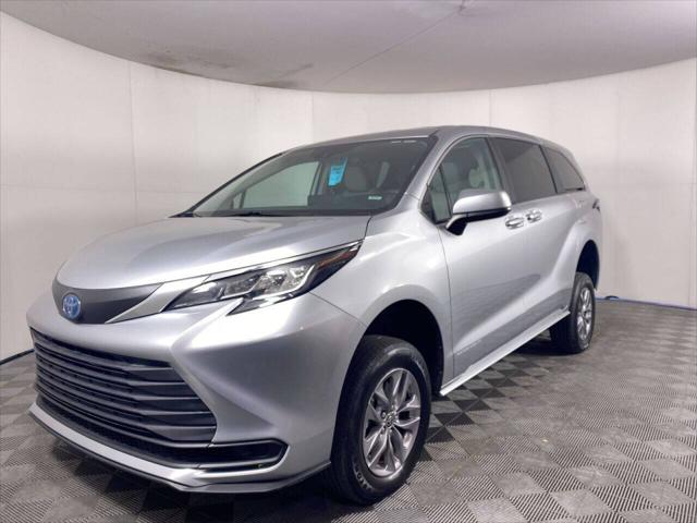 2023 Toyota Sienna LE